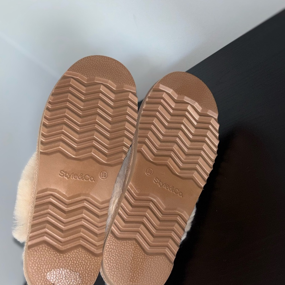 Cozy Tan Shearling Women's Slippers - Picture 8 of 8